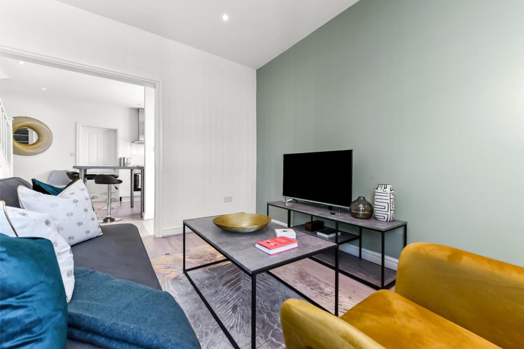 Modern And Hearty House Apartment Енфийлд Екстериор снимка