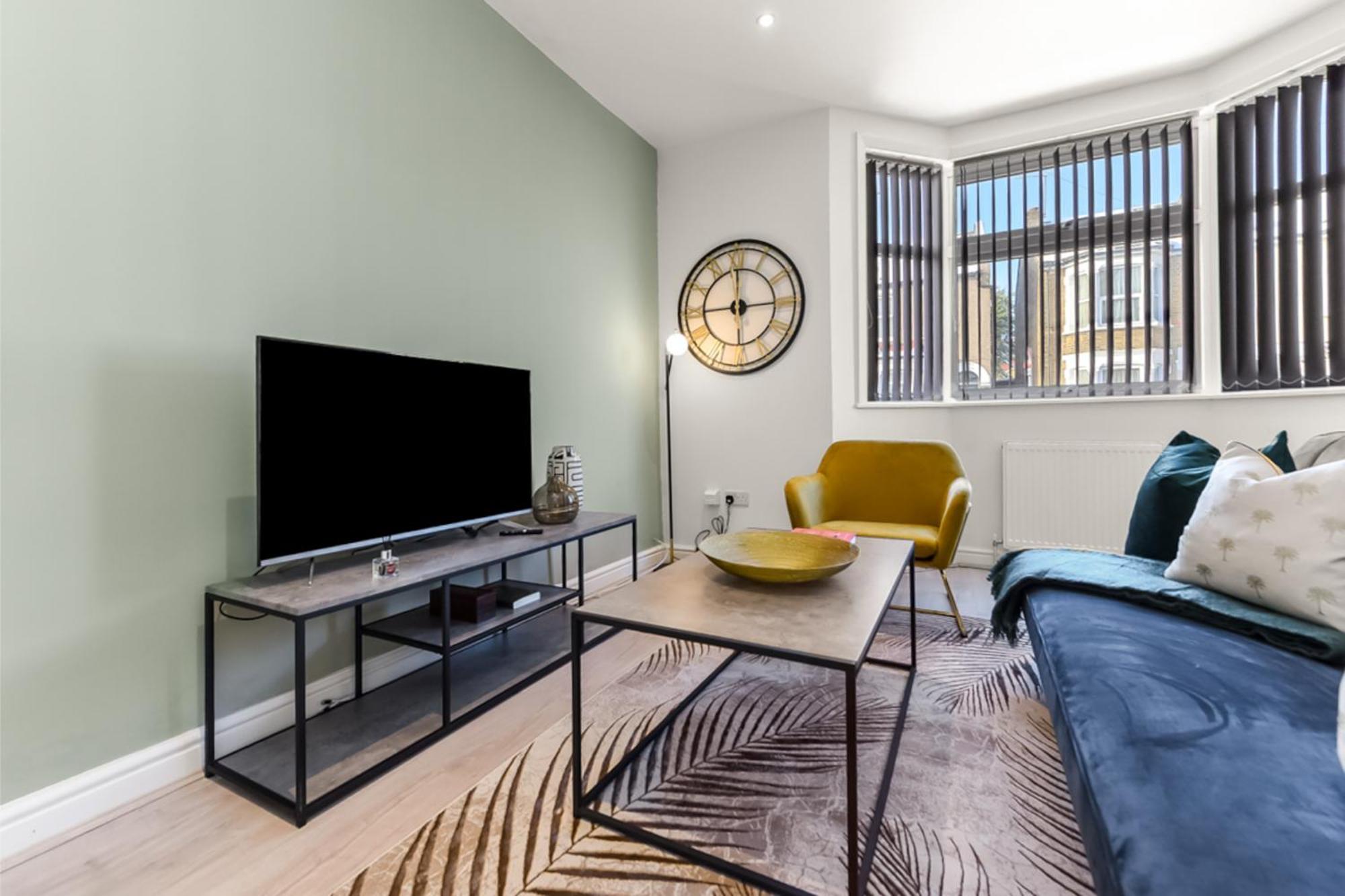 Modern And Hearty House Apartment Енфийлд Екстериор снимка